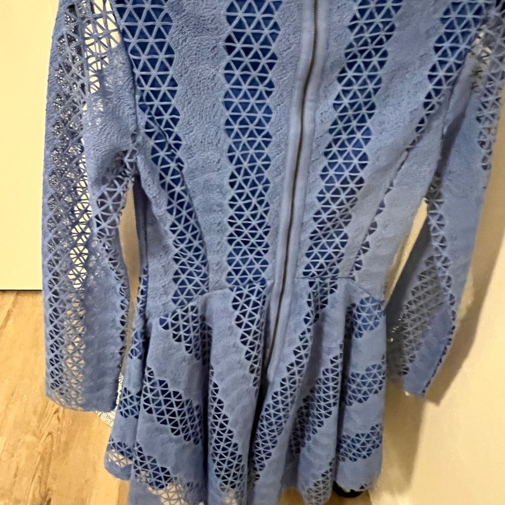ME Makeover Essentials Blue Geometric Lace Top - Picture 3 of 3